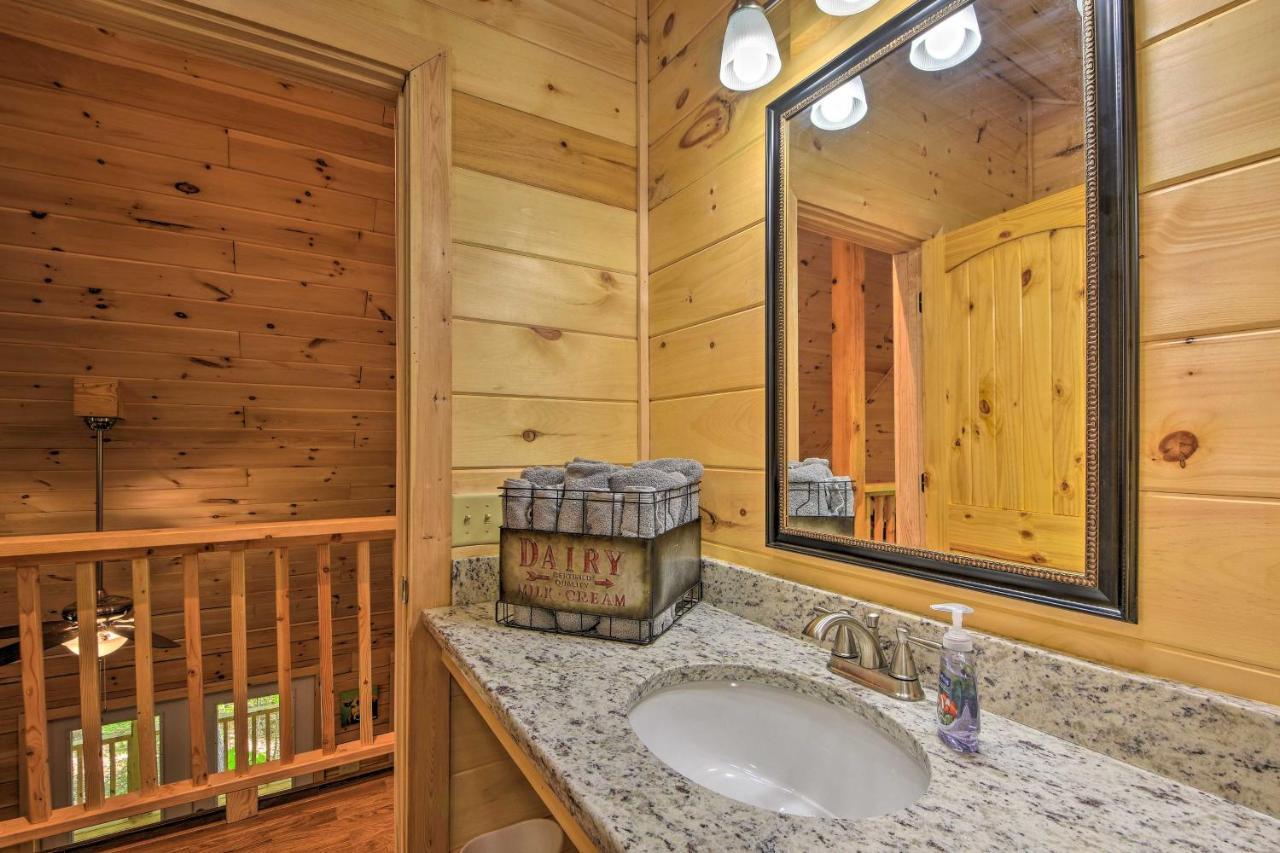 Murphy Cabin With Spacious Deck And Forest Views! ภายนอก รูปภาพ